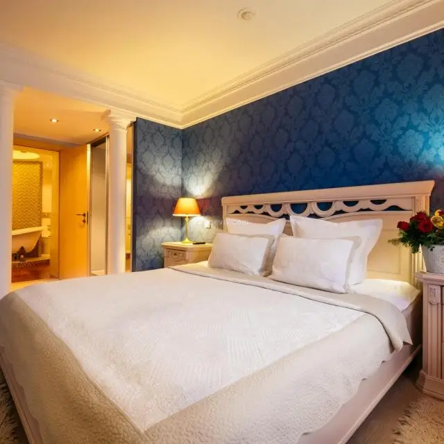 Real photos of Grand Avenue by USTA Hotels
