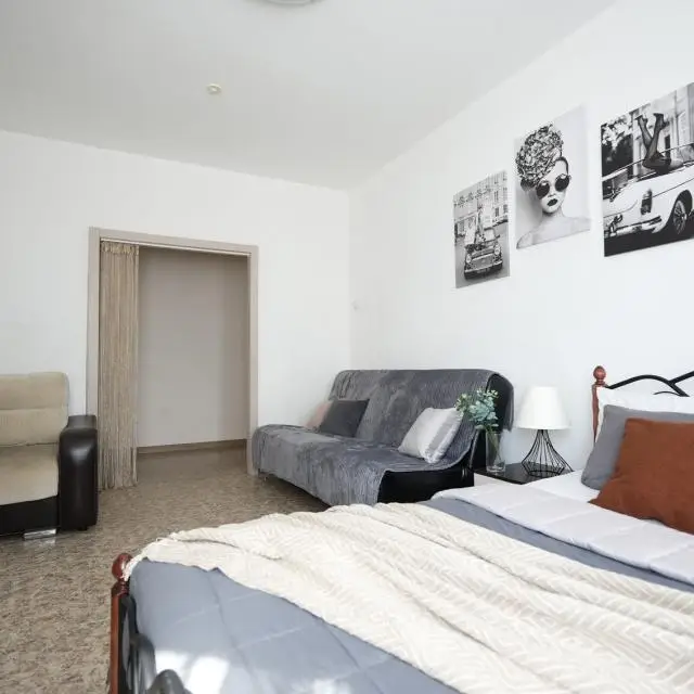 Real photos of Five stars on 23 Omskaya street