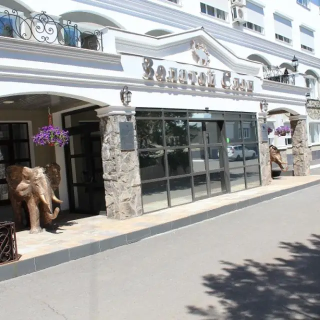 Real photos of Zolotoi slon