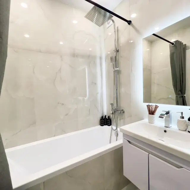 Real photos of Apartment VyDoma in the center of Tyumen with a picturesque pond