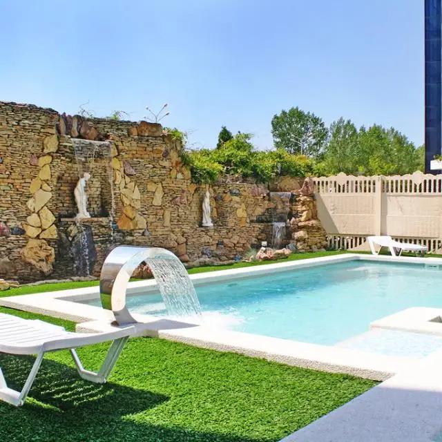Real photos of Kapitan at Druzhby street
