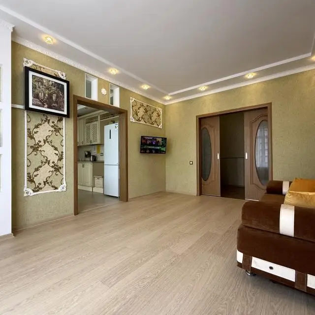 Real photos of 2-room apartment from the company Home Hotel on Chkalova 51/1