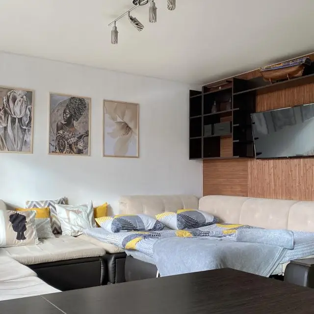 Real photos of Grape Room Apartment on Mira Avenue 122
