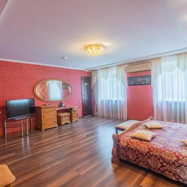 Real photos of Saratovskaya