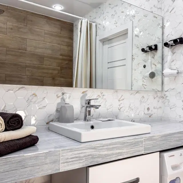 Real photos of The current on Avtomobilistov Street 15