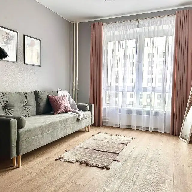 Real photos of Victory Apartment on the street of the Pilot Laryushina 4 building 1
