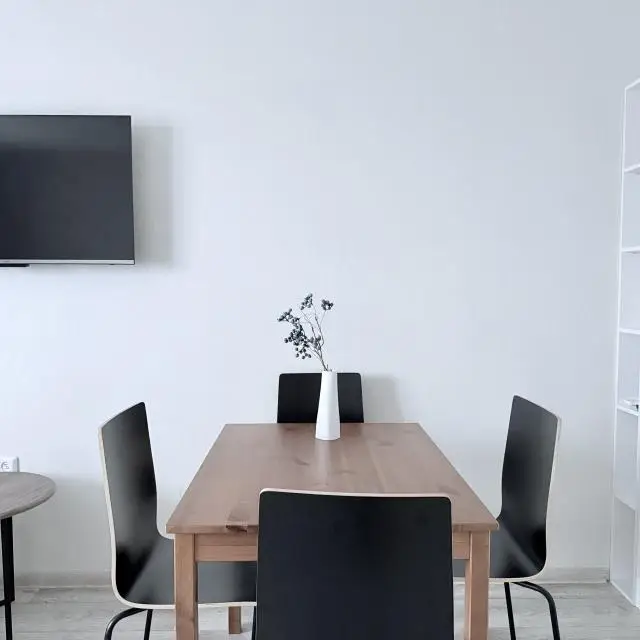 Real photos of Chelbooking apartments within walking distance from LA traktor
