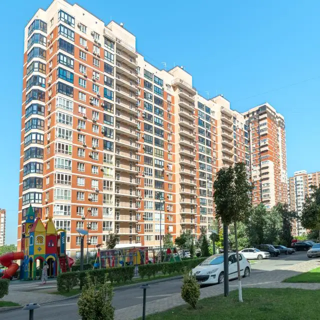 Real photos of Tutzhivut on the street of Heroes of Scouts 8 building 1
