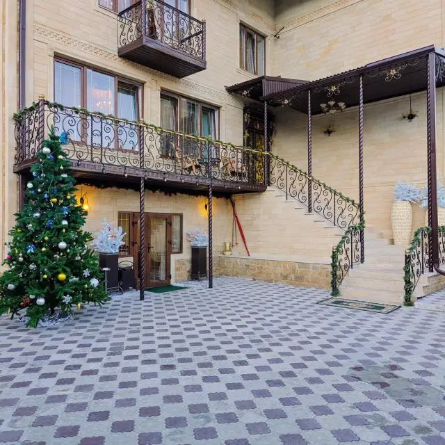 Real photos of Golden House