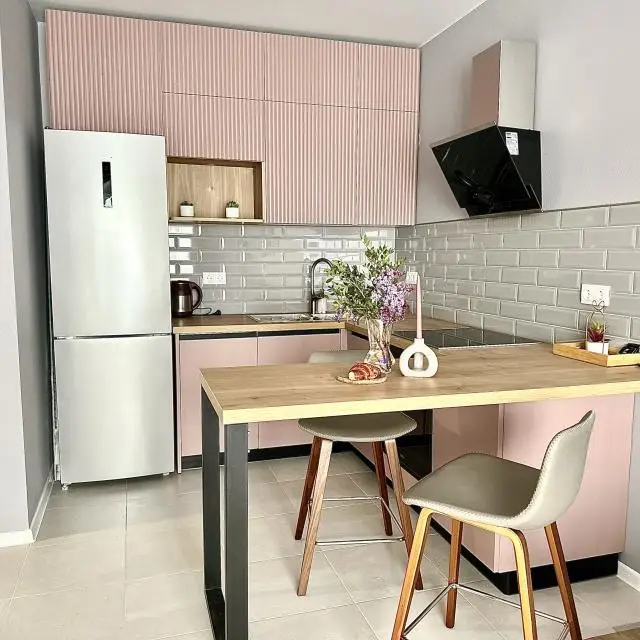 Real photos of Victory Apartment on the street of the Pilot Laryushina 4 building 1