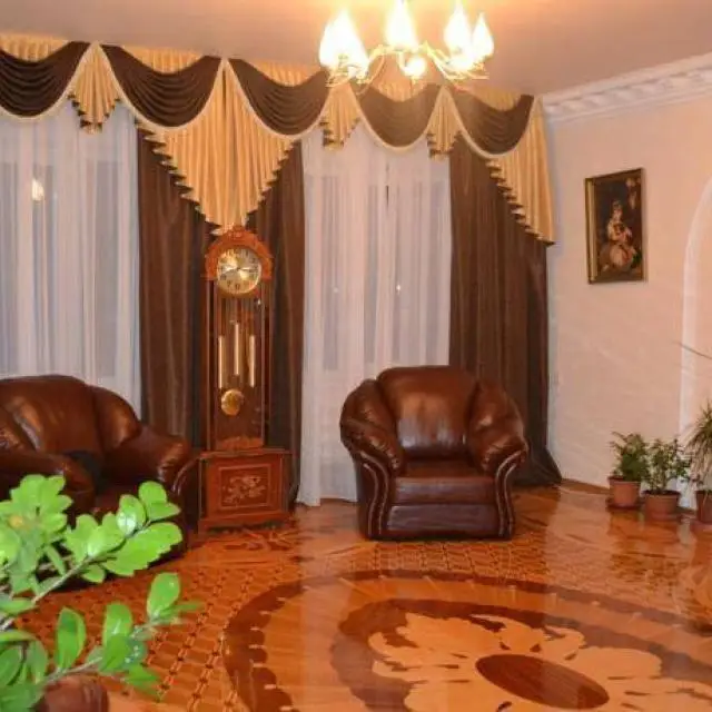 Real photos of Family House