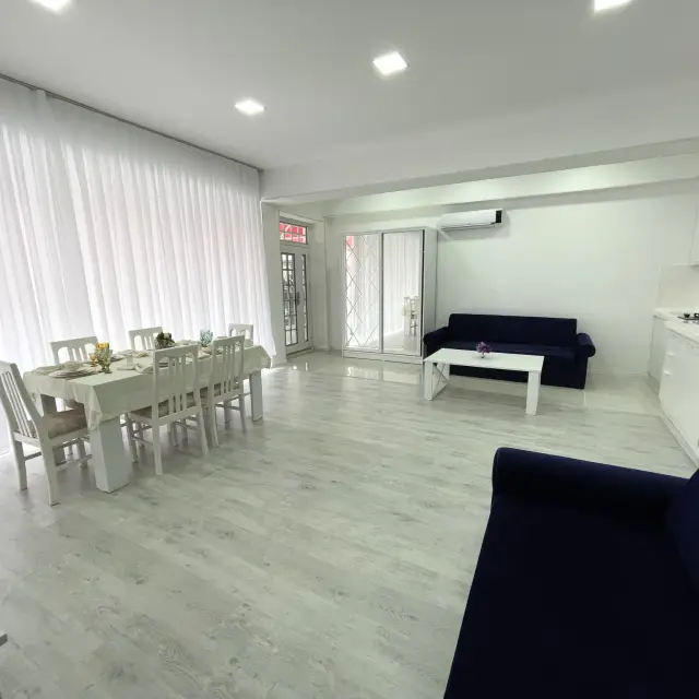 Real photos of La Maison Blanche