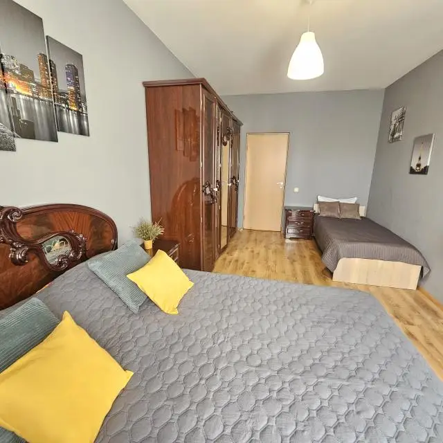 Real photos of Large one-bedroom apartment with elevator.