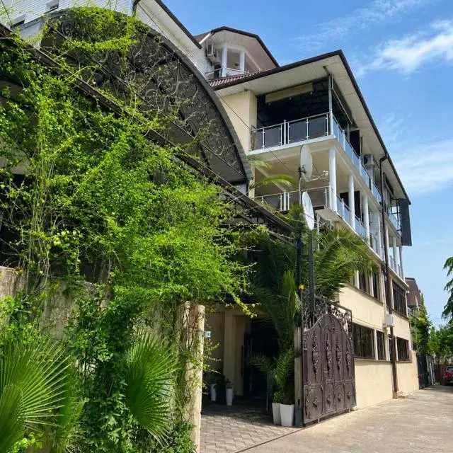 Real photos of Three Palms