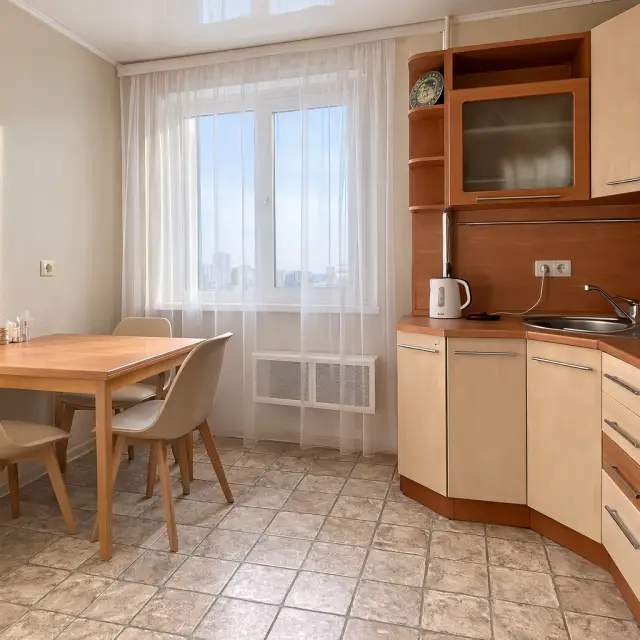 Real photos of NeVotele on Malysheva street 156
