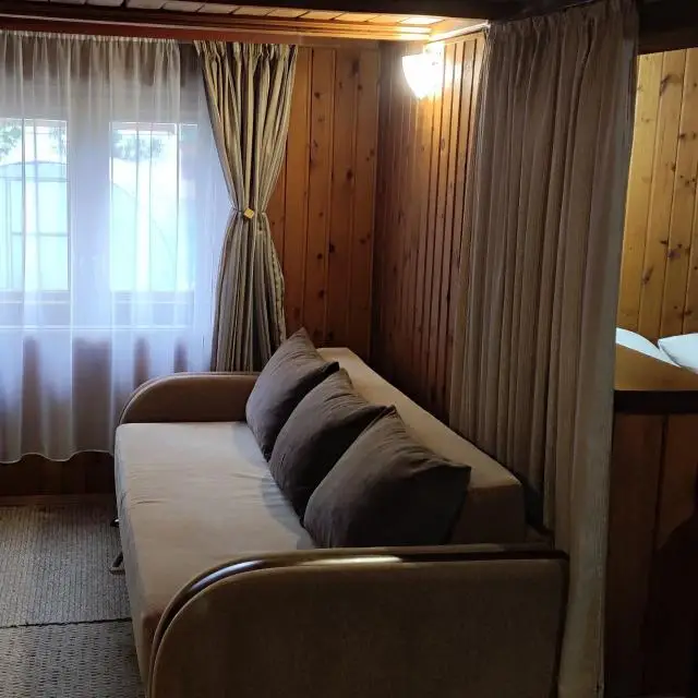 Real photos of Lake House