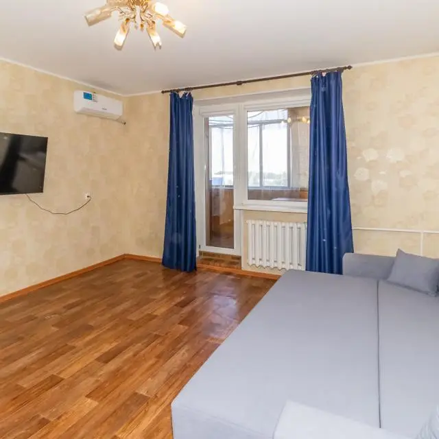 Real photos of 2-room apartment with 3 double beds, 65m2