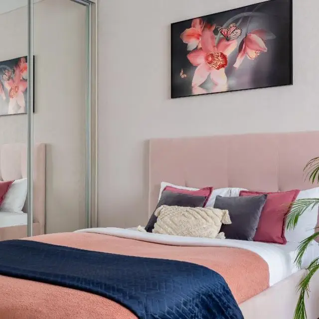 Real photos of Apartments on Gidrostroiteley Street 62 building 1