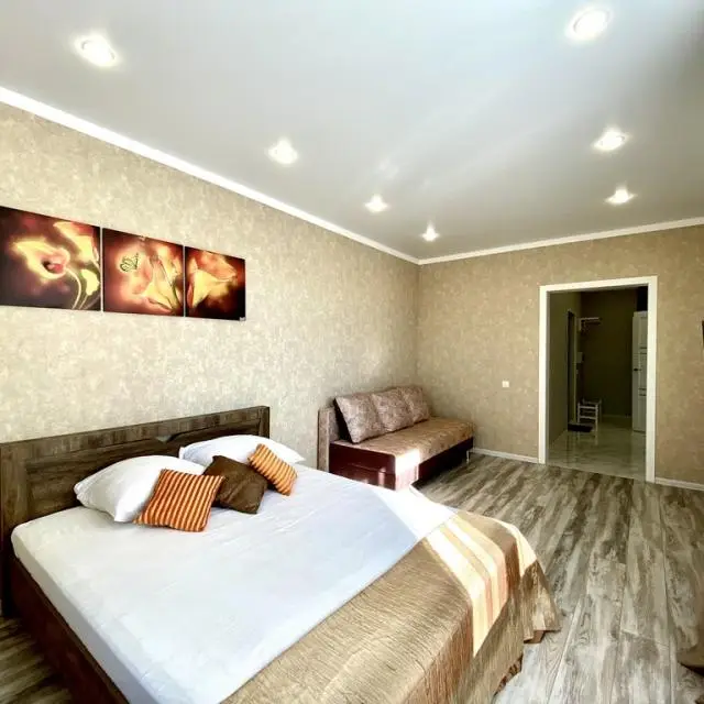 Real photos of 1-room apartment from the Home Hotel company at 61 Salmyshskaya Street
