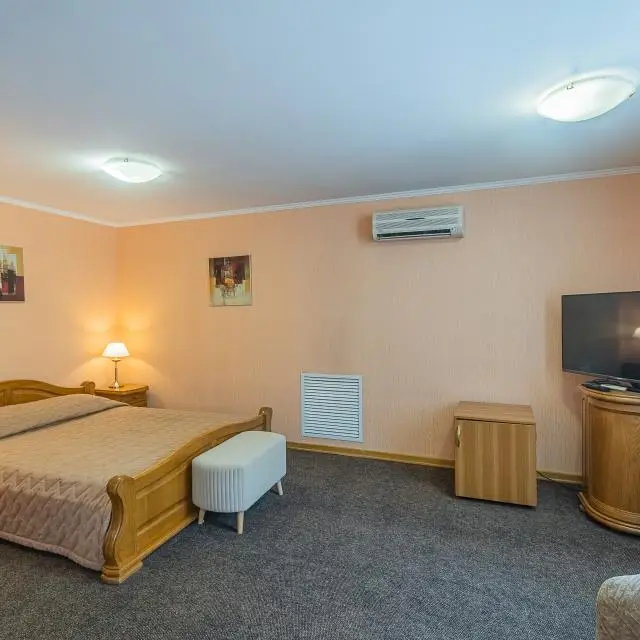 Real photos of Saratovskaya
