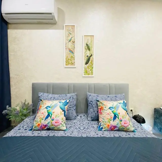 Real photos of ROYAL BLUE Luxury Apartment on 39k8 Zapolyarnaya Street