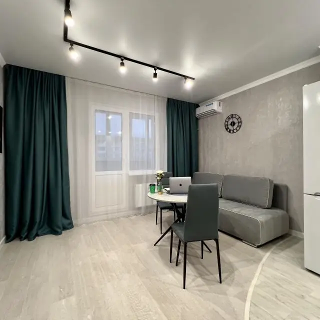 Real photos of Luxury green house on Avtomobilistov 2D Street