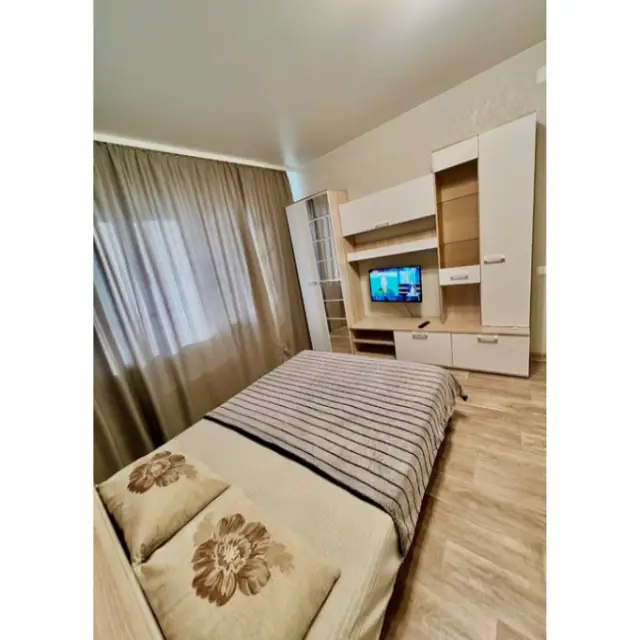 Real photos of Kakie Ludi on Peter Podzolkov 3I Street