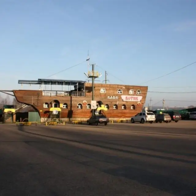 Real photos of Postoyalyi Dvor Botik