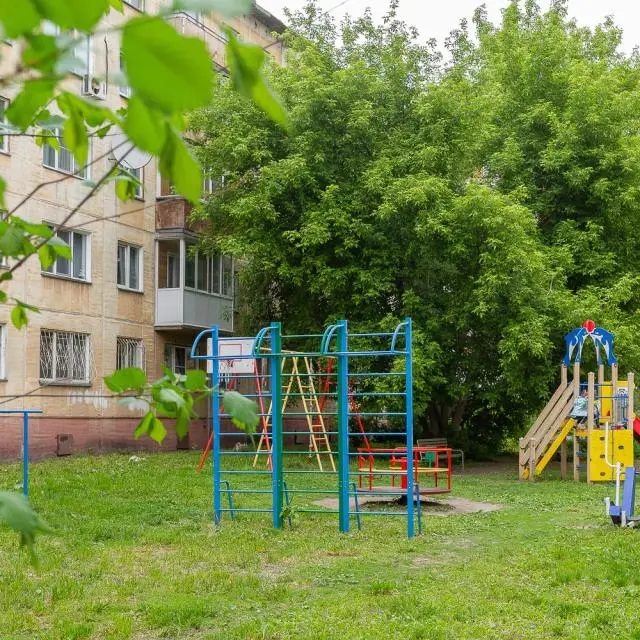Real photos of 2-room apartment with isolated rooms near the metro and railway