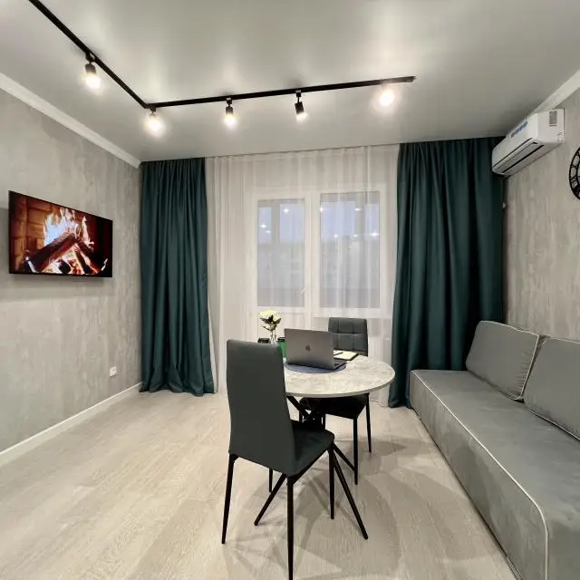 Real photos of Luxury green house on Avtomobilistov 2D Street