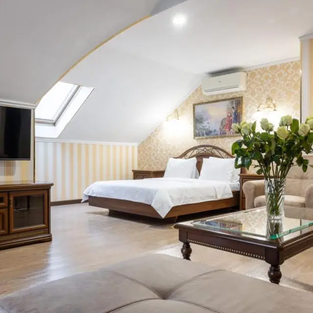 Real photos of Golden House