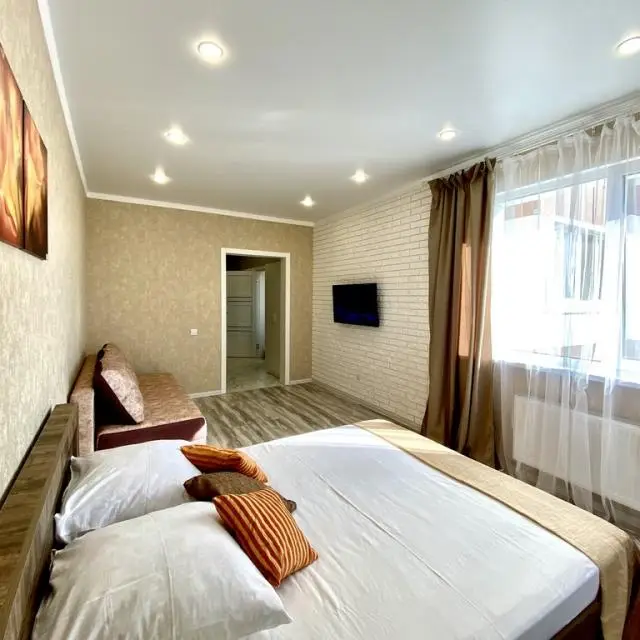 Real photos of 1-room apartment from the Home Hotel company at 61 Salmyshskaya Street