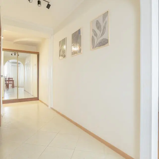 Реальные фото MyHome YourHome (МайХоум ЙоХоум) на улице Беринга