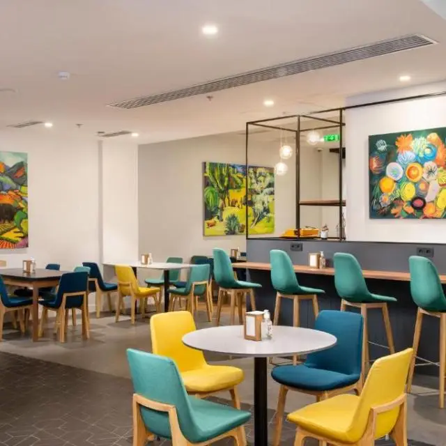 Реальные фото Holiday Inn Yerevan Republic Square (Холидей Инн Ереван Репаблик Сквер)